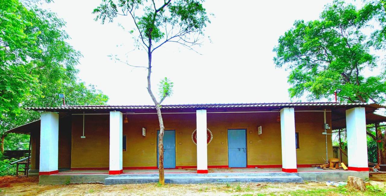 Abar Aranye Hotel Ghatshila Buitenkant foto